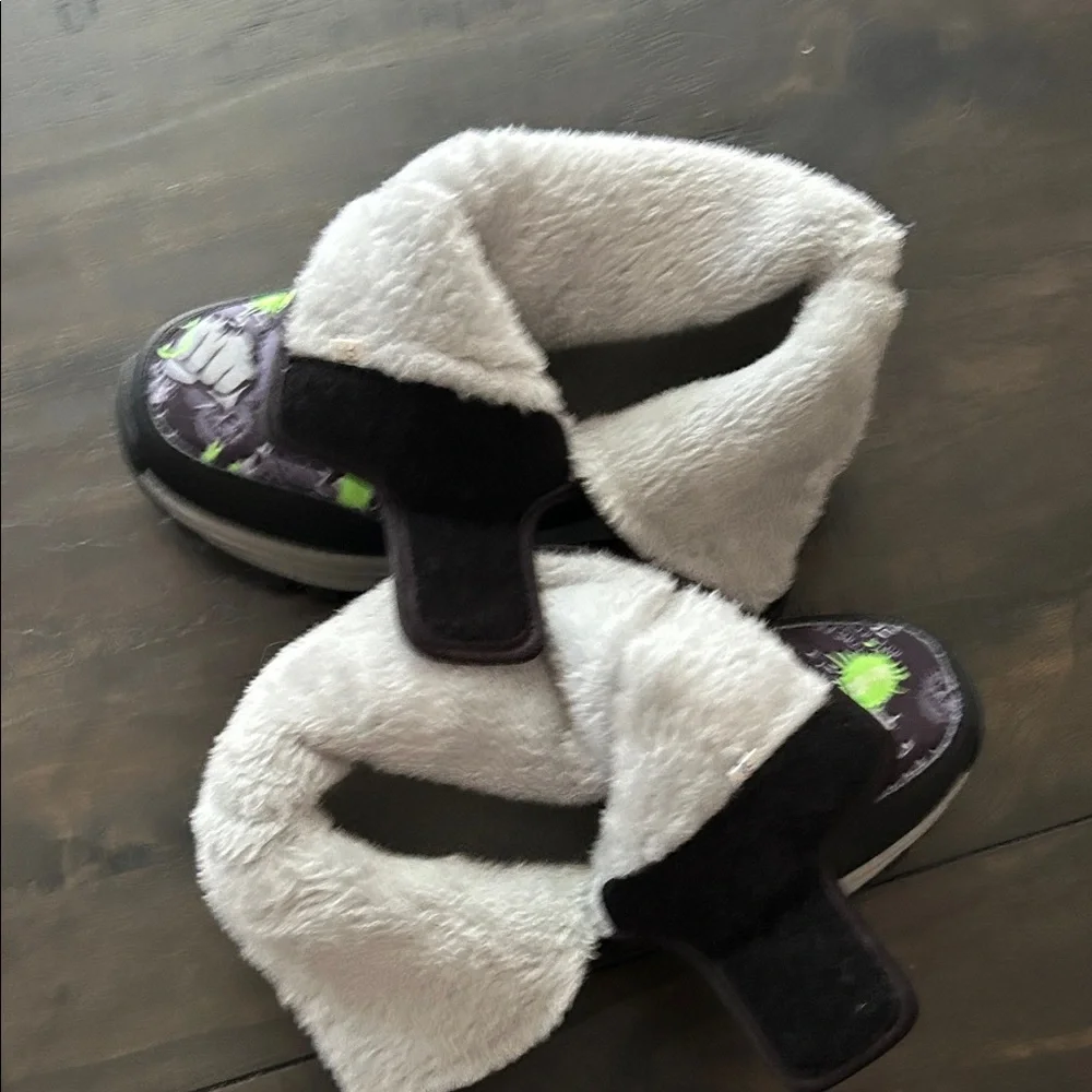 Sporto Kids Graphic Boots - Black and Neon GreenSport